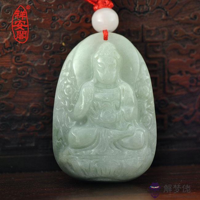 屬狗適合佩戴什麼翡翠：翡翠生肖狗適合什麼人佩戴