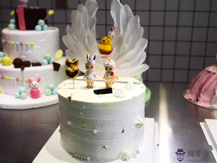 朋友生日朋友圈怎麼發幽默簡短：朋友幽默生日祝福語