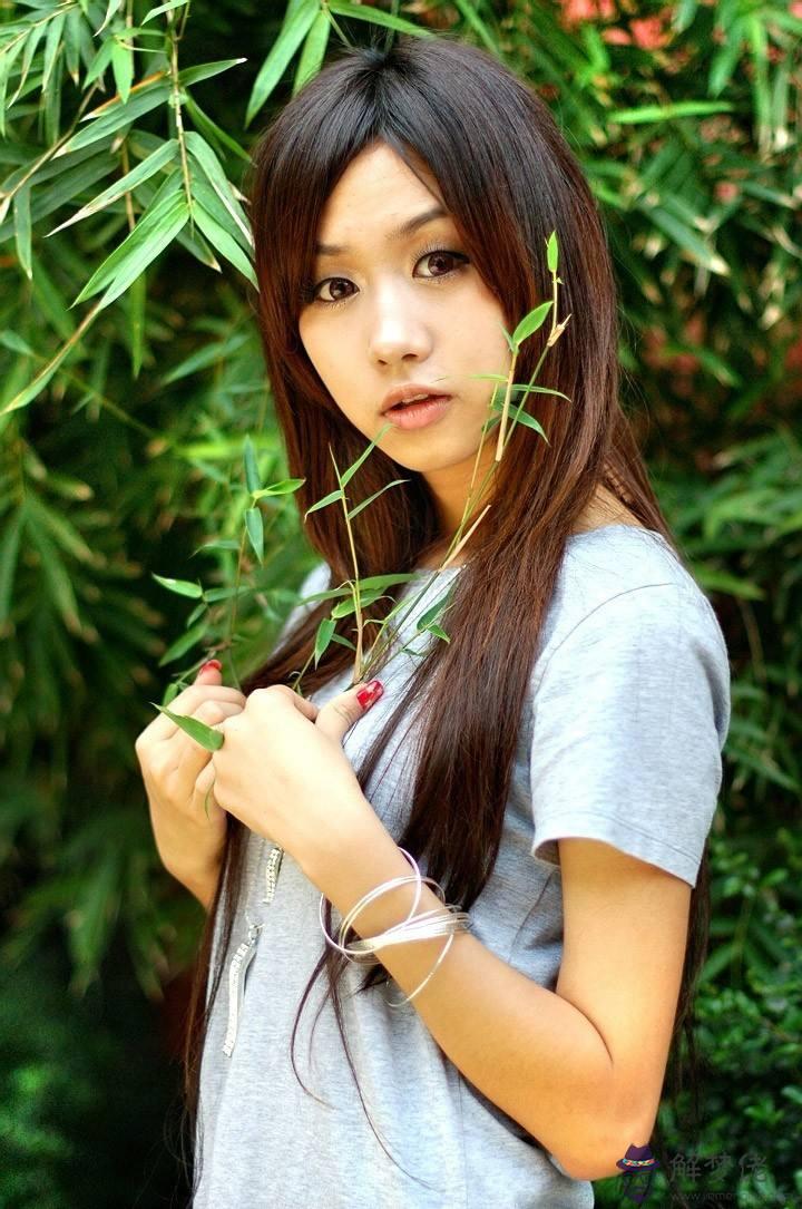 八字看迷人魅力女命：看命女命八字