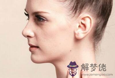 女人眉間八字紋好不：印堂處有很深的八字紋好不好