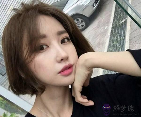 短八字劉海學生：八字劉海超顯臉小，哪個年齡段女生最適合？