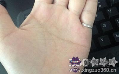 女人右手斷掌大富大貴：女人右手斷掌代表什麼