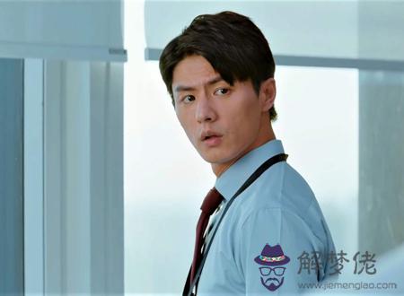 男人印堂八字紋的命運