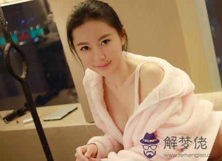 通過女人臉上長痣面相分析人生命運