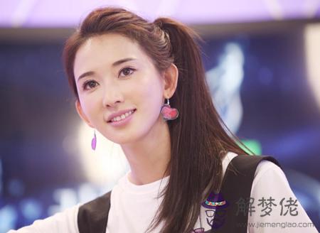 額頭低窄面相