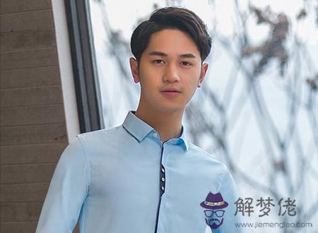 左眼大右眼小的男人面相