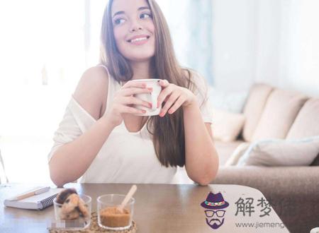 女生看手相看哪只手