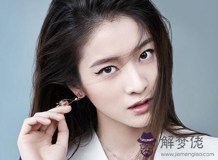 手掌紋路很深女孩命運