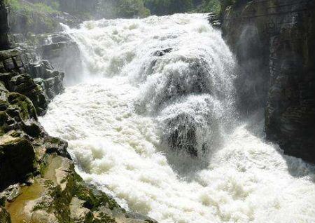 河水直沖房子風水