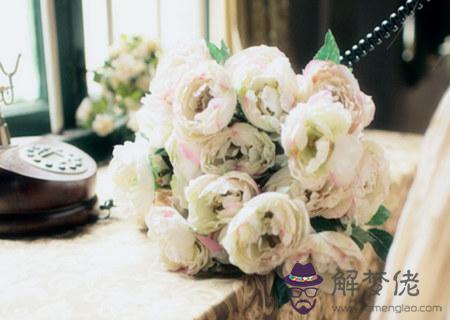 女生床頭擺什么旺桃花