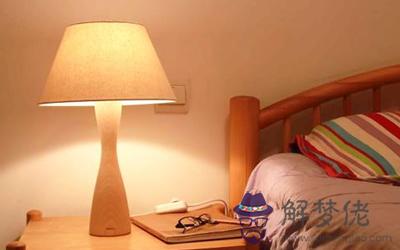 臥室里擺放過多的床頭燈會招來爛桃花嗎?(圖文)