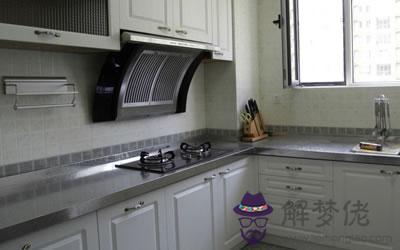 灶臺如果直沖神位會影響財運嗎?(圖文)