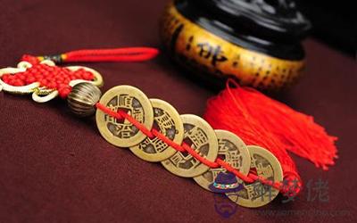 五帝錢佩戴在身上有什么好處呢(圖文)