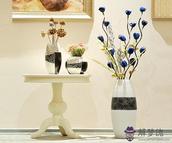 客廳花瓶的擺放講究