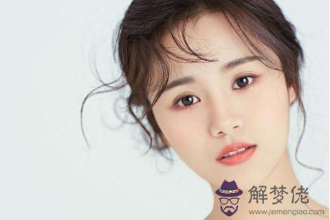 眼神清澈