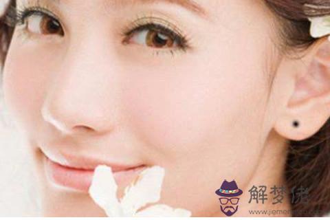 右耳有痣的女人面相分析