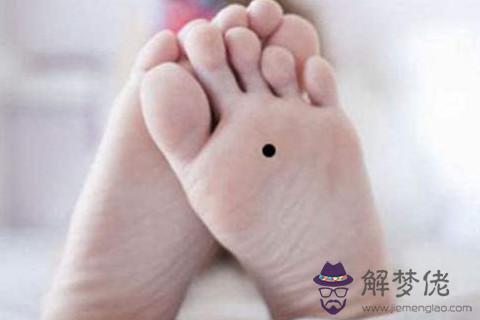 女人左腳底長痣面相分析