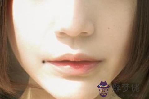 右嘴角上有痣的女人命運和性格如何