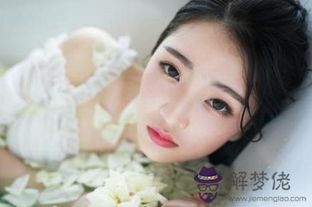 人中寬而深的女人面相吉利嗎？人中長好還是短好？(圖文)