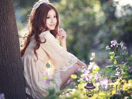 女性的脖子右側有痣的含義是什麼？脖子右側有痣好嗎？(圖文)