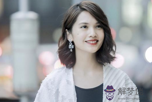 眉梢有痣的女性好不好？女性的下巴中間有之愛情運勢好嗎？(圖文)