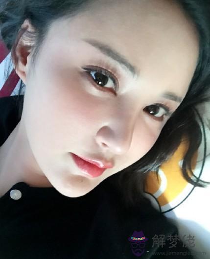 女人下巴有個坑是什麼樣的面相,下巴凹陷意味著什麼(圖文)