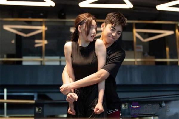 異地夫妻多久見一次面正常 夫妻異地一年不見面正常嗎 異地夫妻多久見一次面正常 夫妻異地一年不見面正常嗎