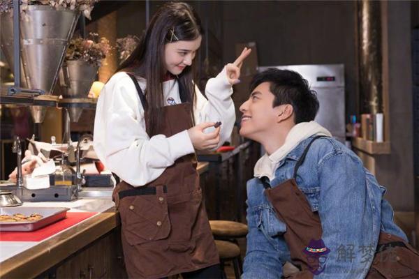 異地夫妻多久見一次面正常 夫妻異地一年不見面正常嗎 異地夫妻多久見一次面正常 夫妻異地一年不見面正常嗎