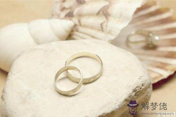 訂婚需要準備什麼 訂婚三金是哪三金