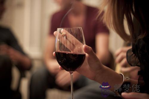 酒后你能干出什麼出格事？