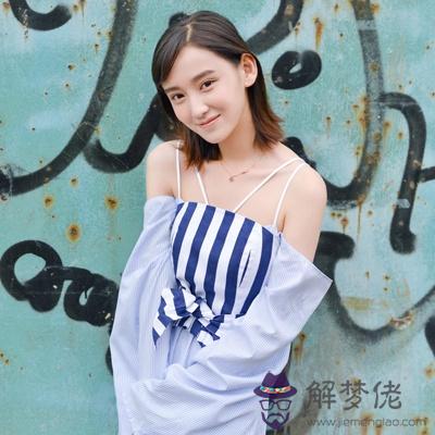 你有輕熟女散發的知性美嗎?