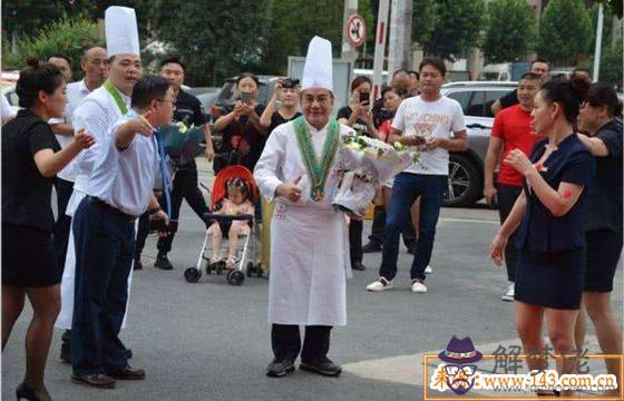 日坐食神的男命