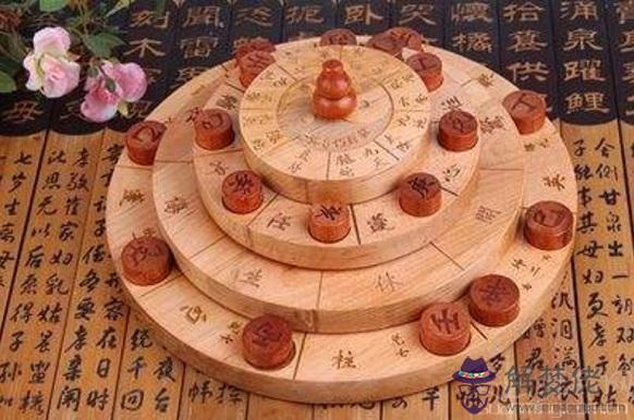 奇門遁甲里天盤的意思   奇門遁甲排盤之天盤的排法
