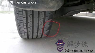 輪胎變八字