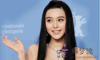 手掌八字紋的女人