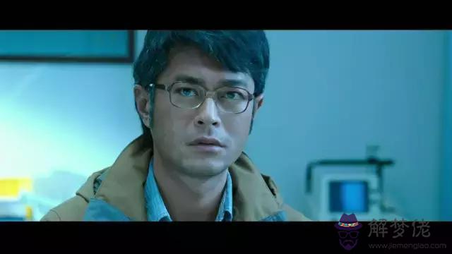 滕麗名的生辰八字算命