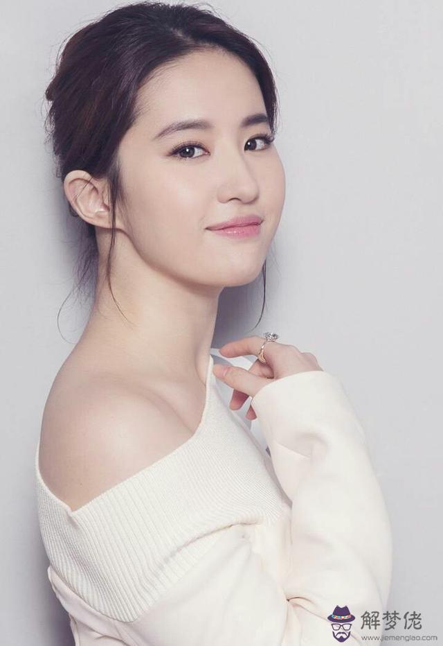 哪種八字女孩眼睛大 哪種八字女孩眼睛大