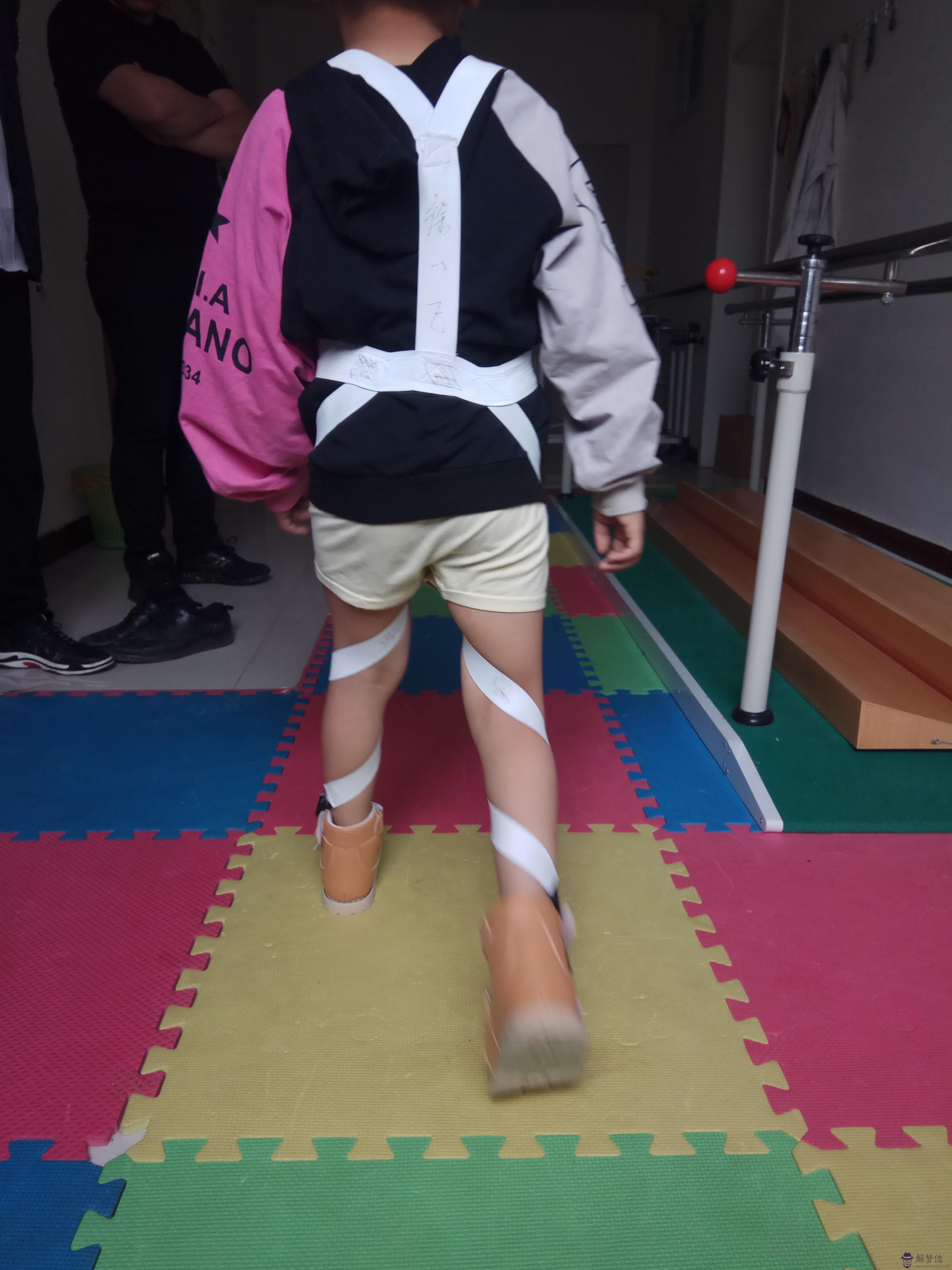 女生雙腿內八字什麼意思