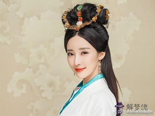 一生注定皇后命星座女，智慧美貌一身的星座女
