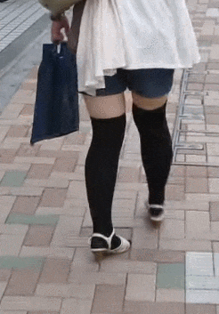 為什麼動漫里女生都是內八字 為什麼動漫里女生都是內八字