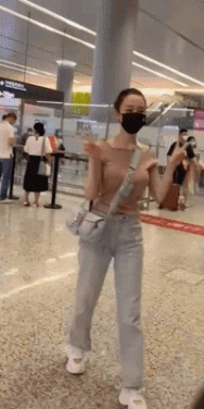 女明星走路外八字 女明星走路外八字