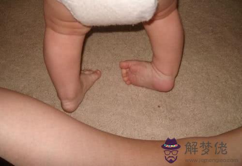 小孩有2歲有點外八字腿怎麼矯正