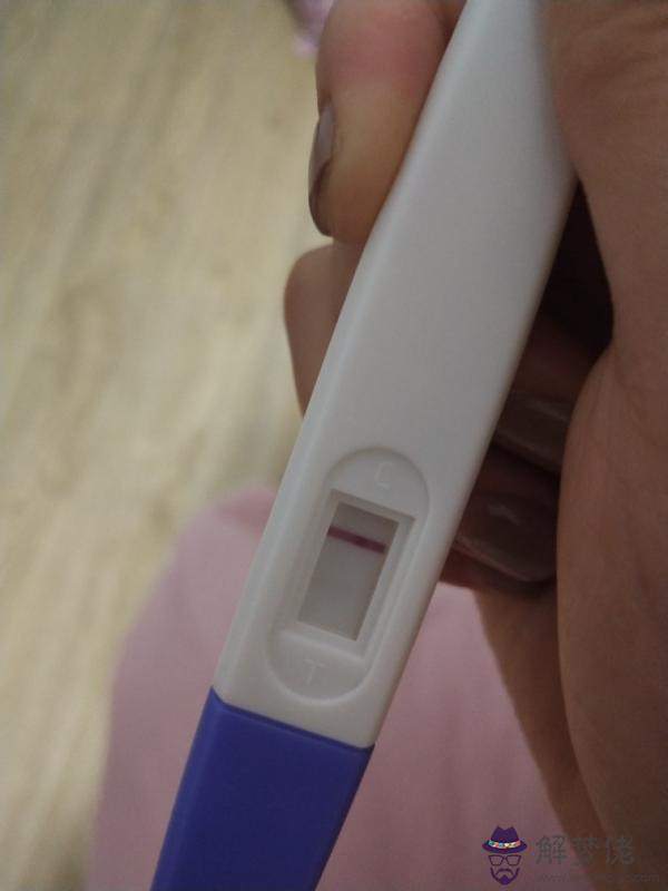 5、驗孕棒怎麼看是否懷孕一深一淺:驗孕棒放久了都會變成兩道杠嗎