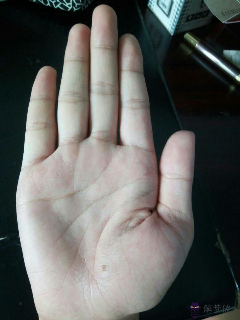 2、那些免費看手相然后讓掃碼加好友只限女生免費的是嗎有嗎該不該掃?