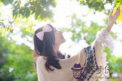 4、8月份女屬兔婚配什麼**:女屬兔的**婚配有哪些