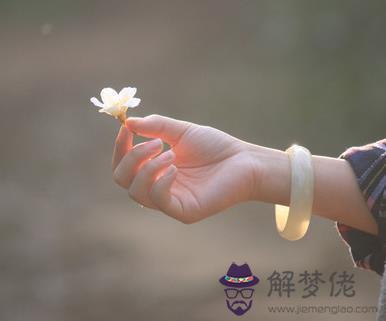 外傻內精的人特點，隱藏實力裝傻的人可怕