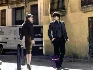 1、兩個大年初一男女婚配合適嗎:男女倆個人都是大年初一的結婚好不好？