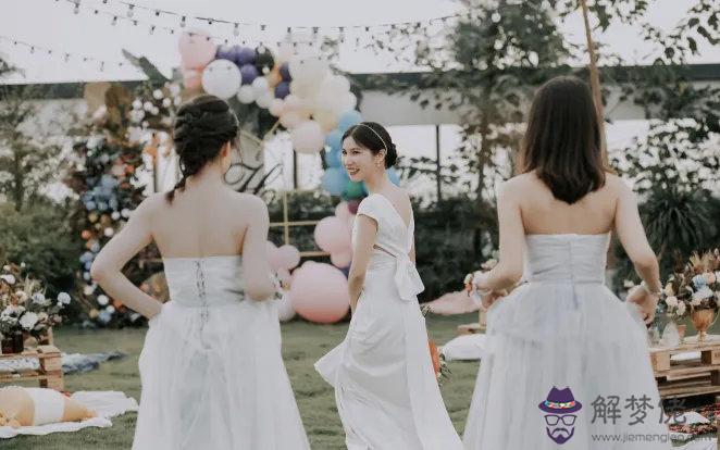 4、結婚伴娘屬相相沖裝紅包可以嗎:給伴娘紅包的風俗說法？