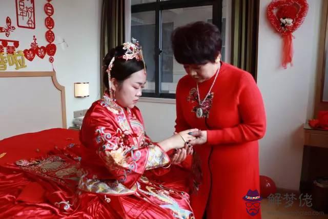 媽媽結婚女兒送什麼禮物：如果作為一個母親，會送什麼樣的禮物給女兒呢？