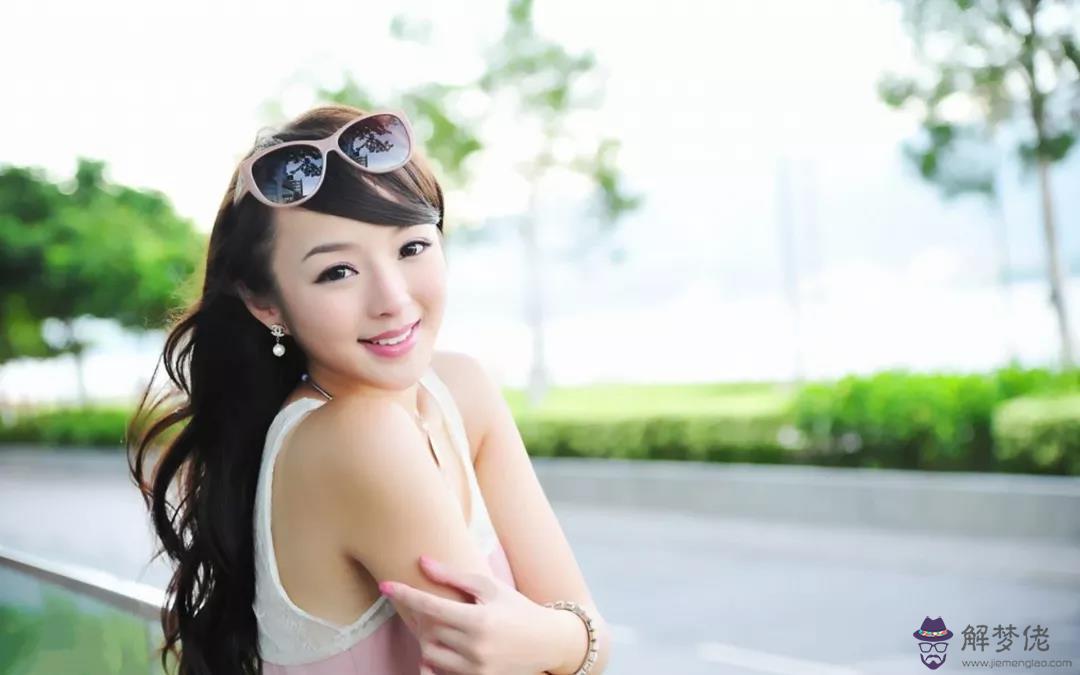 男生問可以撩怎麼回答：我最近認識了一個男人，他問我，可以撩是什麼意思啊